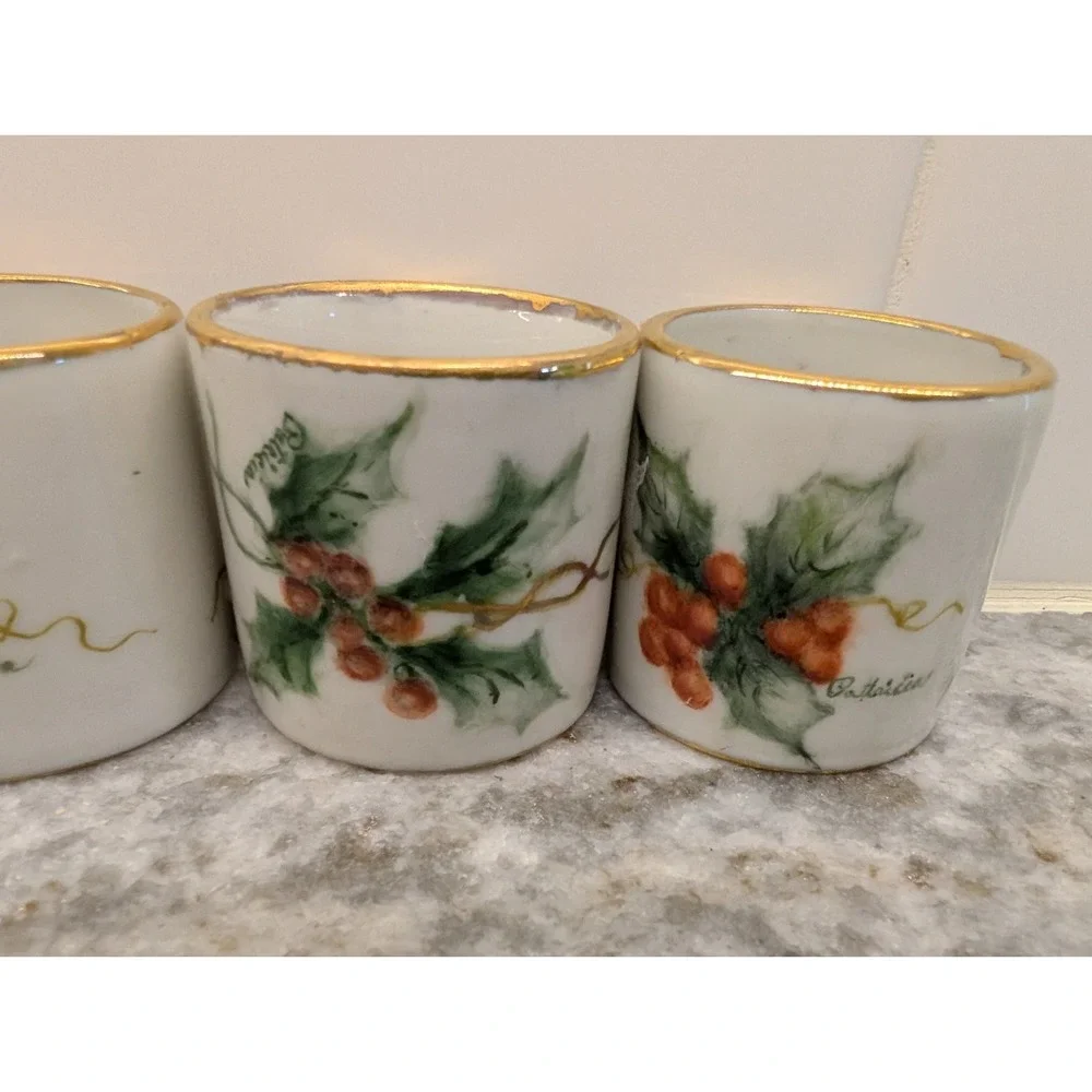 Vintage Christmas Napkin Rings Holly and Berries Gold Trimmed set of‎ 6